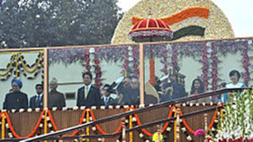 http://upload.wikimedia.org/wikipedia/commons/thumb/e/ec/Shinzo_Abe_in_65th_Republic_day_of_India_%282014%29.jpg/250px-Shinzo_Abe_in_65th_Republic_day_of_India_%282014%29.jpg